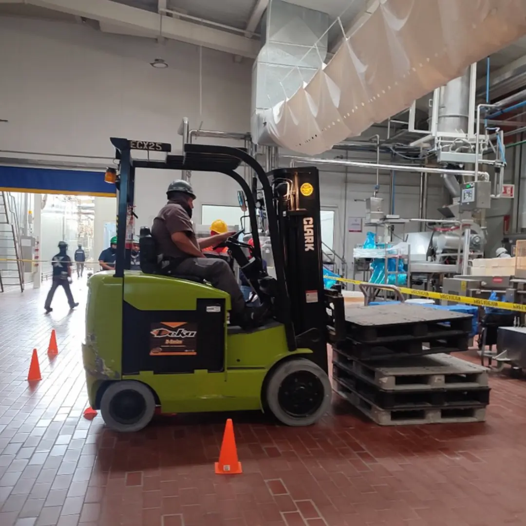 Prácticas reales del curso de montacargas in-company